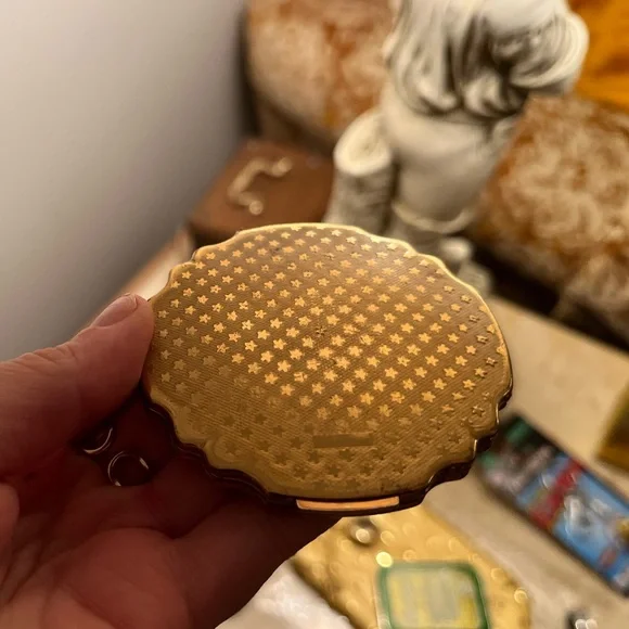 Vintage 1960s Stratton Makeup Compact
